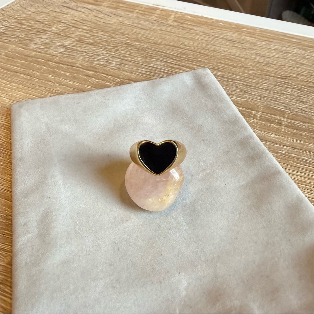 Black Enamel Gold Plated Heart Ring Size 7 - Picture 2 of 7